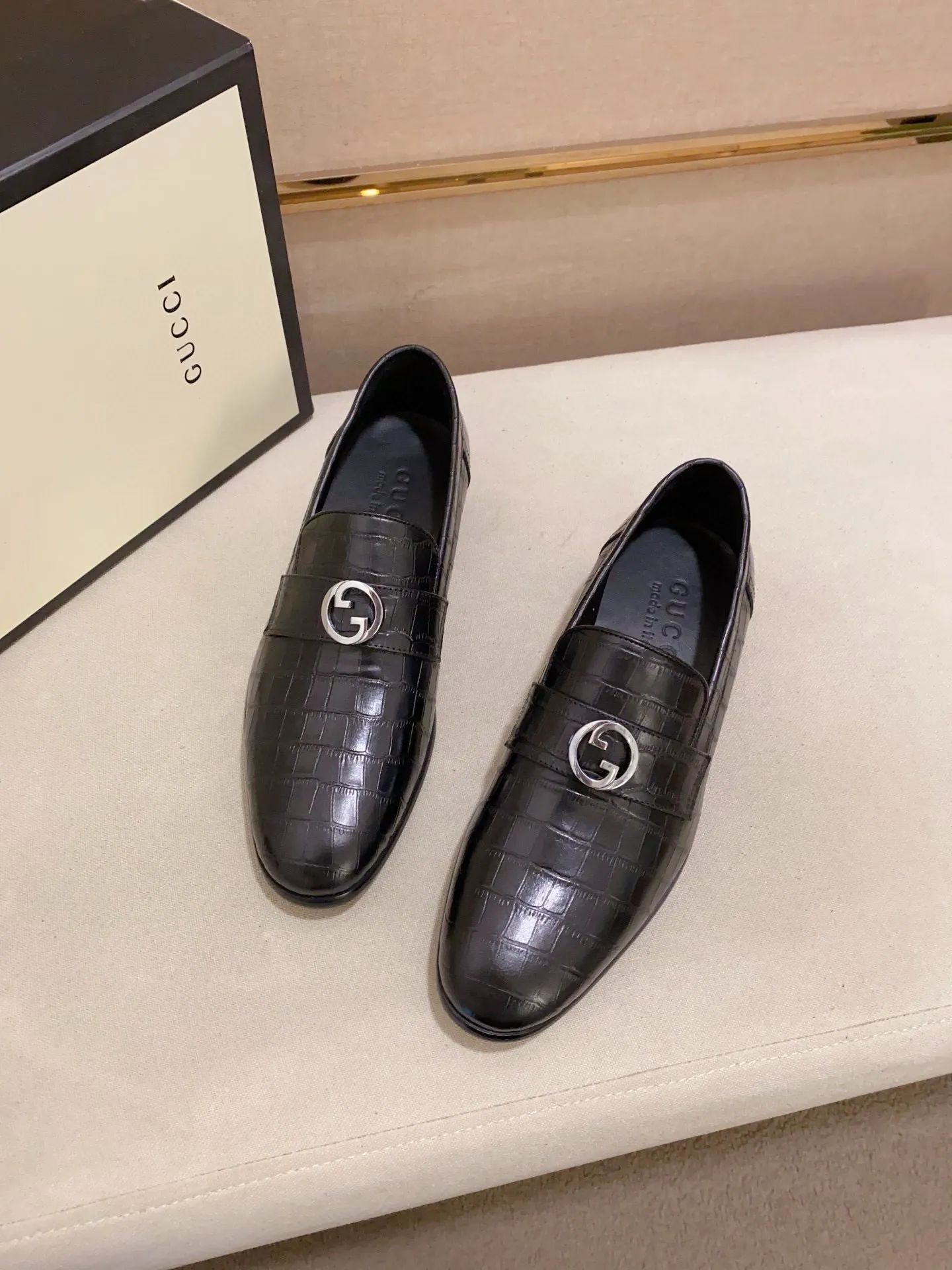 Men's shoes 💰: 520💰 (GUCCI) new series ss hot new products 💢 💠 Casual leather shoes 👞, first layer of cowhide, upper hardware buckles and logo on the sides of the shoe, brand logo on the insole and sole 💠 💎Upper: 100% cowhide 💎Inner: cowhide/100% 💎Feet: cowhide/100% 💎Sole: rubber/100% 💎SIZE: 38 39 40 41 42 43 44 Can be customized 45
